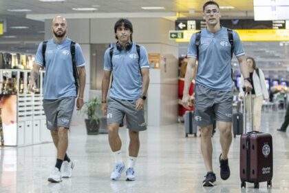 Elenco da ferroviária chega no paraná