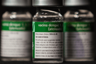 Anvisa aprova primeira vacina brasileira de dose única contra a dengue; aplicação começa em 2026 por ponto diário