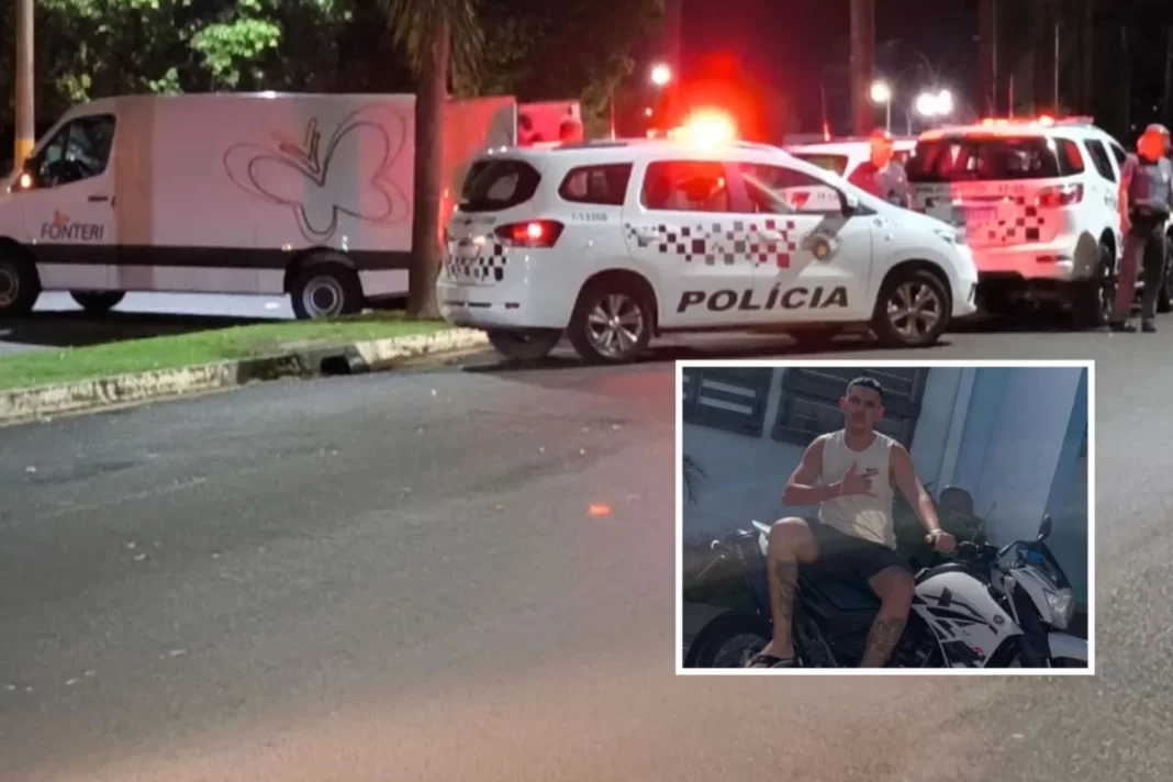 Imagem do jovem morto no acidente com viaturas da polícia militar ao fundo